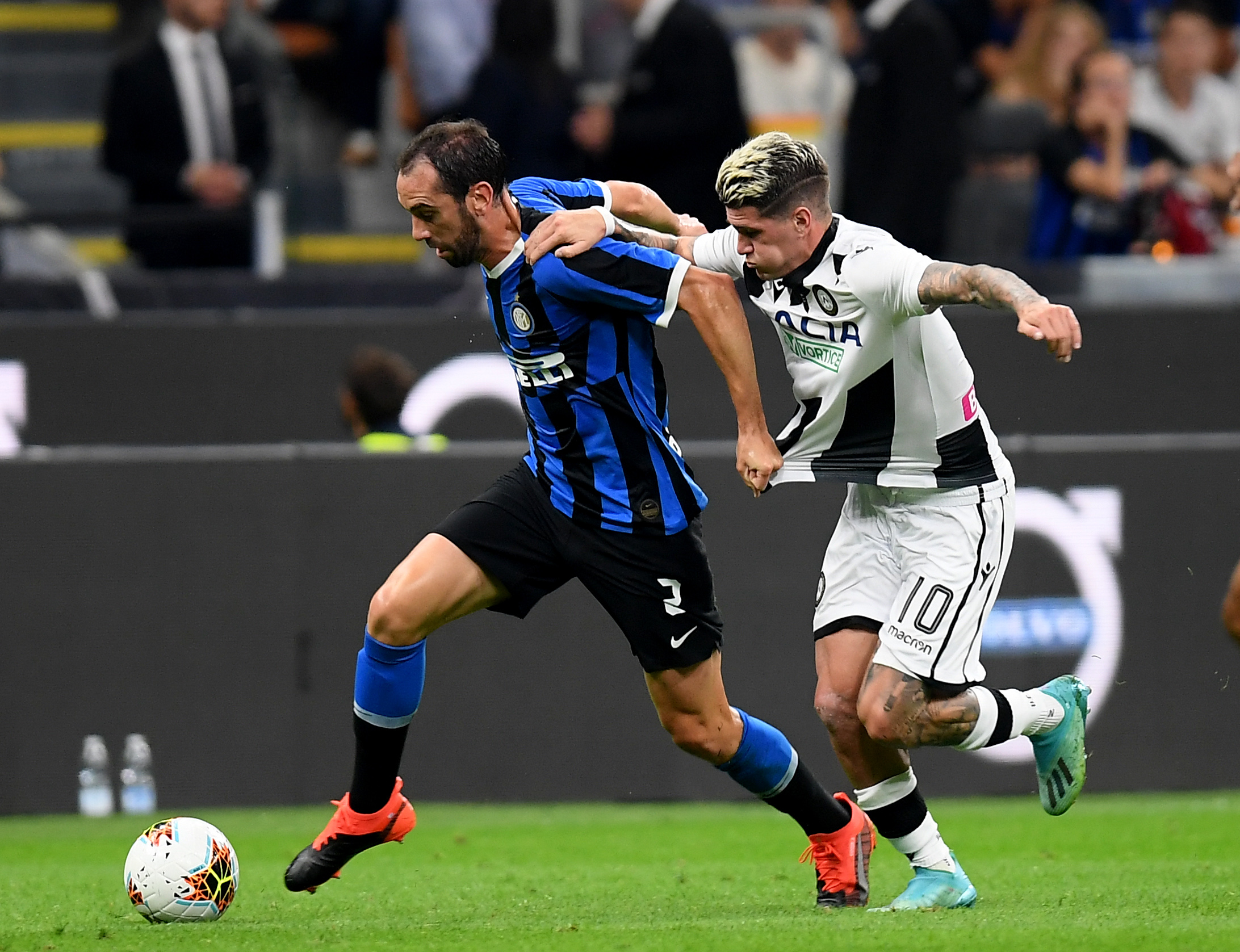 他不仅在球 他不仅在球